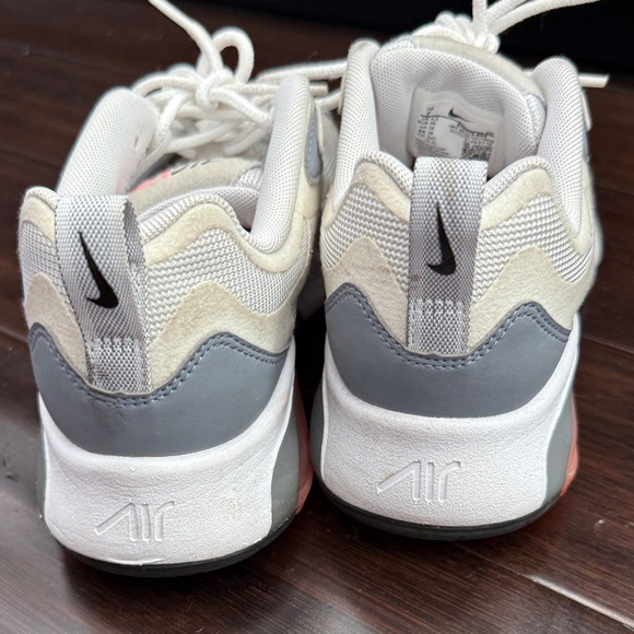 Nike Air Max 200 platinum sunset pulse white, pink, and gray. - Picture 7 of 9